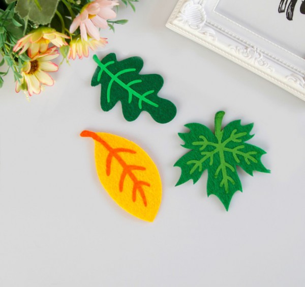 Набор фигурок из цветного фетра с рисунком "Листья", 3 шт. (1/2 набора) (АртУзор)