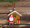 Набор для творчества "Создай елочное украшение из фетра: Дед Мороз у дома"