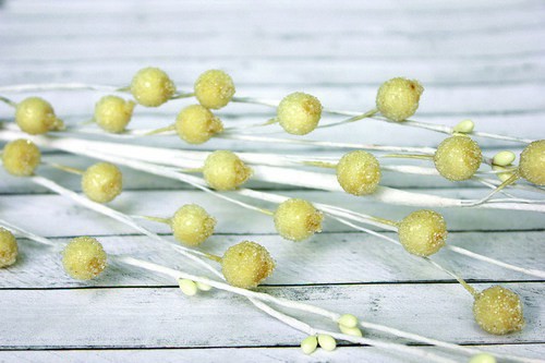 Большая веточка с белыми ягодками в обсыпке, 78 см (Scrapberry's)  