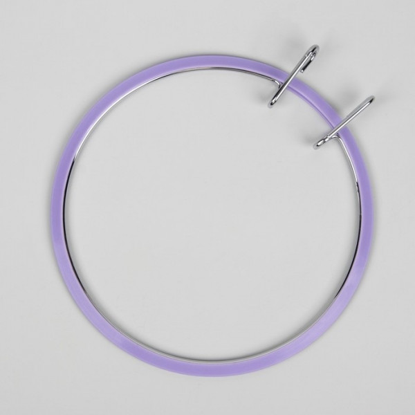 Пяльцы для вышивания с металлической застёжкой, пластиковые, d=17,5 см.