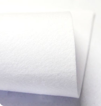 Фетр размером 30*45 см, 100% полиэстер, толщина 2 мм, цвет Белый (Германия)