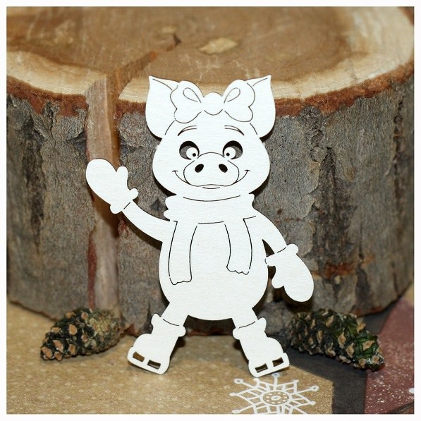 Фигура из чипборда "Хрюшка-девочка на коньках " (Россия)