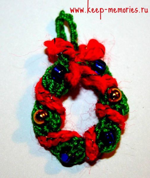 Миниатюра вязаная "Рождественский веночек"
