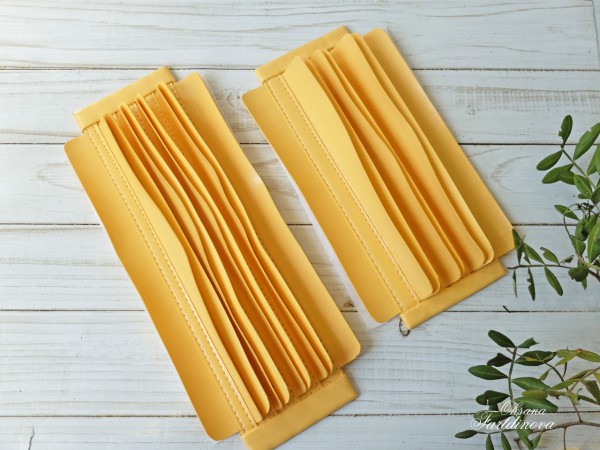 Переплет из кожзама, цвет Желтый, для альбома высотой 20 см по корешку, расстояние 1,5 см, на  4 разворота