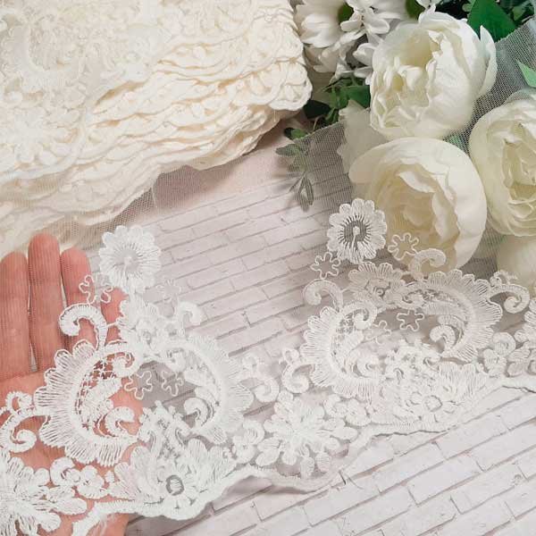 Кружево "Цветочное", цвет - молочный, ширина 21 см, отрез 50 см.