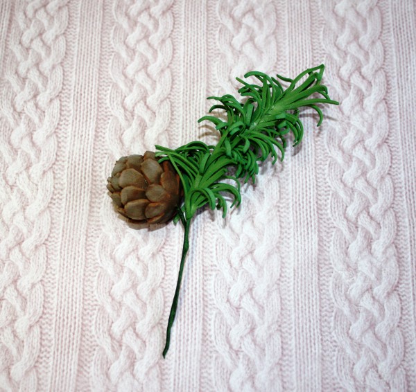 Веточка еловая с шишкой (фоамиран, ручная работа)