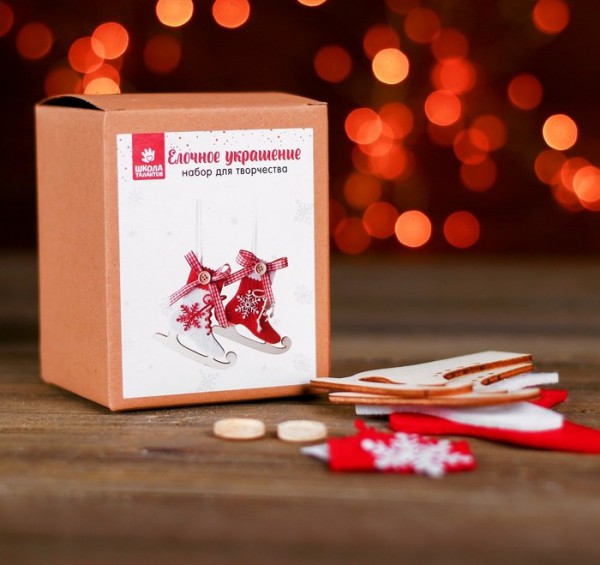 Набор для создания новогоднего украшения "Коньки со снежинками" (Артузор, Россия)