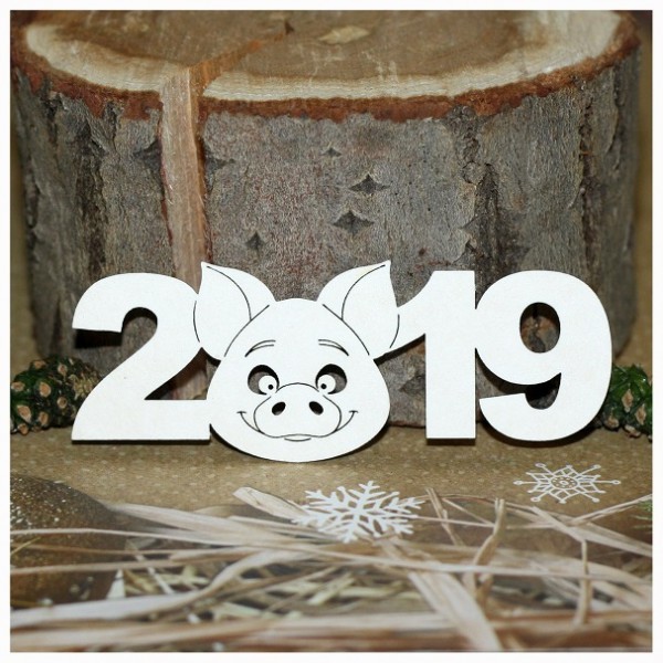 Надпись из чипборда "2019" (с хрюшкой) (Россия)