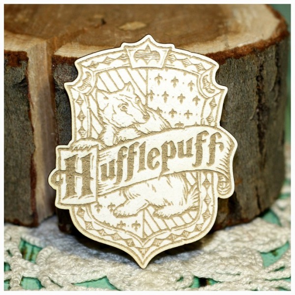 Фигурка из чипборда из коллекции "Гарри Поттер" Эмблема "Пуффендуй" (Россия)