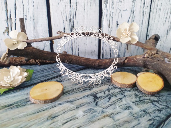 Овальная рамочка с вензелями из чипборда (Арт-студия Матрешка, Россия)