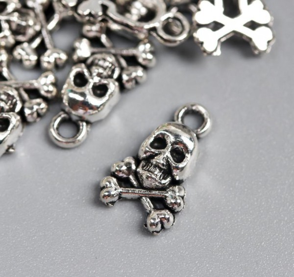Подвеска металлическая "Череп с костями", цвет Серебро, 1 шт.